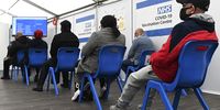 People wait for Covid-19 booster jobs at a vaccination centre in London, Britain, 16 November 2021.  Covid booster jabs will now be offered to adults aged 40 and over, the UK government has announced.  (Photo: EPA-EFE/ANDY RAIN)