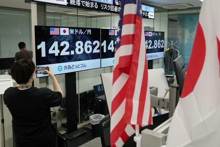 Stocks dip as traders digest US debate, yen gains: markets wrap