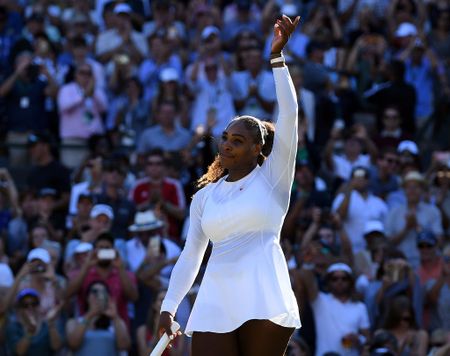 Federer, Serena breeze through Wimbledon furnace