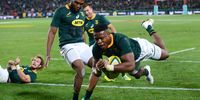 Aphiwe Dyantyi scores for the Boks against England on debut at Ellis Park in June 2018. (Photo: Lee Warren/Gallo Images)