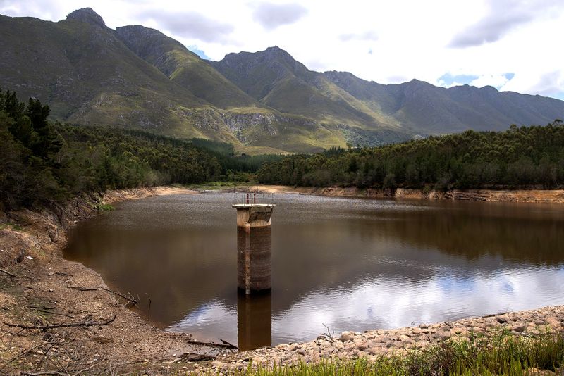 Desperate situation sees Swellendam community rally to confront water ...