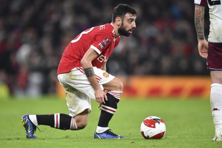 Man Utd's Fernandes in race to recover from Covid-19 ahead of Atletico clash