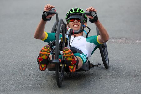 “Supapiet” wins magnificent bronze in front of his family in cycling time trial
