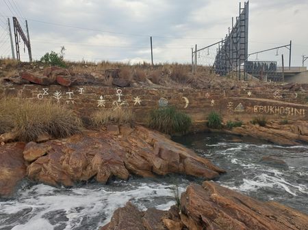 Walking the Klip River (Part 2) – Encounters with boerboels, sewage spills and cable theft