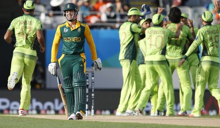 Cricket: Quinton de Kock still on the sidelines for Tests