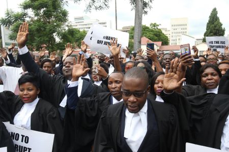 South Africa stays on the sidelines of Zimbabwe crisis