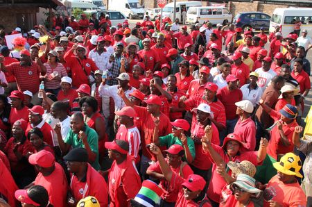 Government unions suspend strike, claim famous victory, but continue the fight