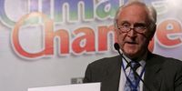 Sir Crispin Tickell speaks at a climate change conference (Photo: EPA / Alex Hofford)