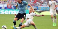  Igor Smolnikov of Russia (C) fouls Diego Laxalt of Uruguay during the FIFA World Cup 2018 group A preliminary round soccer match between Uruguay and Russia in Samara, Russia, 25 June 2018. EPA-EFE/TATYANA ZENKOVICH 