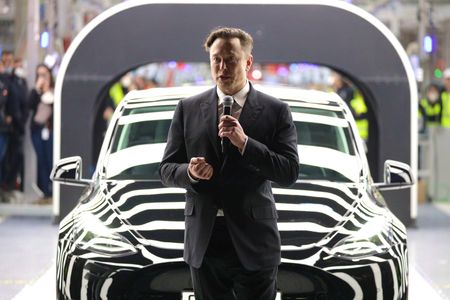 Musk memo to Tesla staff: return to office or leave company