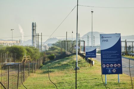 Amplats Falls After Parent Anglo Reduces Majority Stake