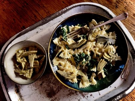 Farfalle with artichoke, spinach and ricotta