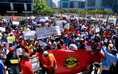 Cape Town firefighters fear sacking over illegal strike