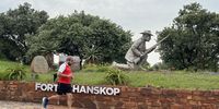 A parkrunner and an unknown soldier at Fort Schanskop - Voortrekker Monument Parkrun. Image: Mark Heywood