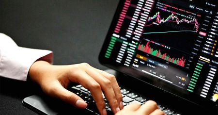 Crossed Wires: A novel way to legalise insider trading