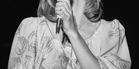 A handout file photo made available by the Las Vegas News Bureau on 08 August 2022 shows Olivia Newton-John performing at the Riviera in Las Vegas, Nevada, USA, 24 March 1977. British-born Australian singer and actress Olivia Newton-John died from cancer at the age of 73 at her home in Southern California on 08 August 2022.  (Photo: EPA-EFE / Las Vegas News Bureu Handout) 