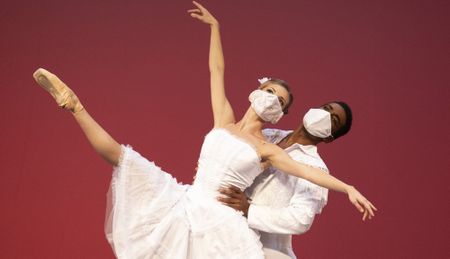 Michigan urges vaccine surge; South Africa registers 931 new cases