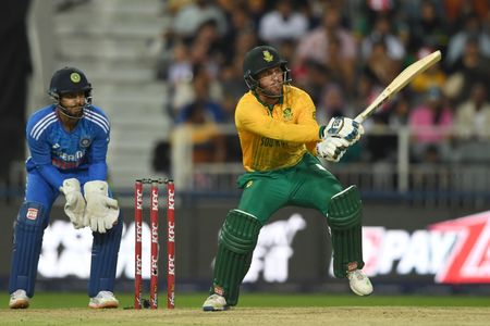 Two Yadavs combine for India to crush Proteas in final T20I