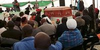 A recent funeral in Nelson Mandela Bay with no sign of physical distancing among those gathered.<br>(Photo: Hoseya Jubase.)