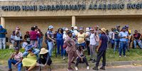 Health workers picket outside Chris Hani Baragwanath Hospital on 7 March  2023. (Photo: Meseret Argaw)