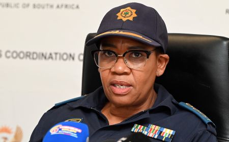 Police arrest 900 people during protests, including 300 undocumented migrants