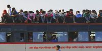 Migrant workers and their families board buses during a lockdown imposed due to Covid-19 in New Delhi 28 March 2020. (Photo: Anindito Mukherjee / Bloomberg via Getty Images)
