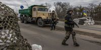 Members of the Territorial Defence Forces stand guard at a checkpoint in the eastern frontline of Kyiv (Kiev) region, Ukraine on 5 March 2022. (Photo: EPA-EFE / Roman Pilipey)