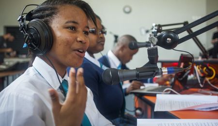 Op-Ed: Reports of radio's death are widely exaggerated