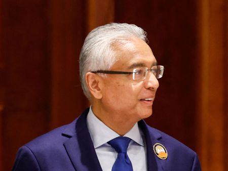 Dynasties battle to lead Mauritius with democracy out of favour