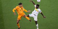 epa10318406 Iliman Ndiaye of Senegal (R) in action against Virgil van Dijk of the Netherlands during the FIFA World Cup 2022 group A soccer match between Senegal and the Netherlands at Al Thumama Stadium in Doha, Qatar, 21 November 2022.  EPA-EFE/Mohamed Messara