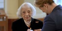 epa10424893 Holocaust survivor Margot Friedlaender (L) receives the 'First Class Order of Merit of the Federal Republic of Germany' from Berlin's Mayor Franziska Giffey (R) in Berlin, Germany, 23 January 2023.  EPA-EFE/Michael Sohn / POOL