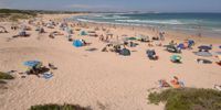 Holiday makers at St. Francis Bay. (Photo: Mike Holmes)