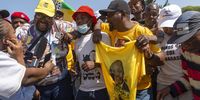 People outside court burn a Cyril Ramaphosa T-shirt in protest where ANC Secretary-General Ace Magashule appeared at the Bloemfontein Magistrate Court on 13 November 2020 in Bloemfontein, South Africa. (Photo: Gallo Images/Frikkie Kapp)