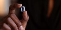 The De Beers Cullinan Blue diamond is shown before being auctioned at Sotheby's on February 15, 2022 in New York City. The blue diamond is the largest and most valuable to appear at auction. (Photo by Michael Loccisano/Getty Images)