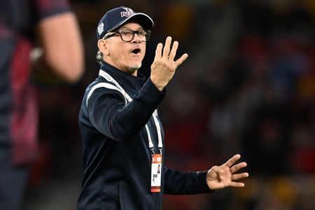Kiss inherits Wallabies side with familiar problems