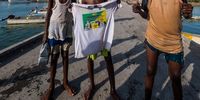 Youth in Berbera show which party they support during the elections in Somaliland. (Photo: Richard Harper)