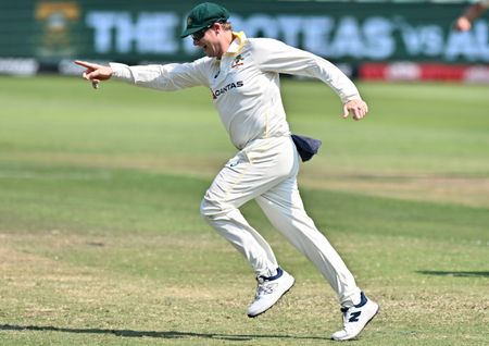 Steve Smith fielding show sees Australia pile pressure on Proteas in first Test