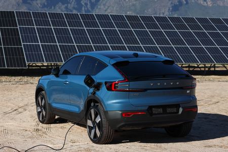 Volvo leads 50 firms urging EU to stick to combustion-engine ban