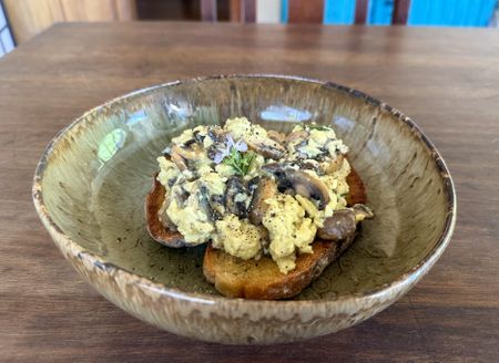 Lekker Brekker Monday: Scrambled eggs with mushrooms and rosemary