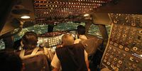 The cockpit of a Boeing 747-200. (By Shahram Sharifi under the GNU Free Documentation Licence.)