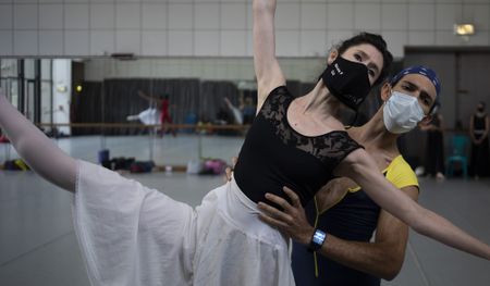 New York City tops weekly dose goal; South Africa registers 452 new cases