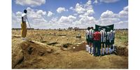 Soccer Grave
Ratanda, 1993
A football team buries their team-mate who was killed in crossfire between ANC and IFP fighters while playing soccer in Heidelberg’s
Ratanda Township. The political rivalry in Ratanda combined with politically aligned unions vying for jobs in local meat-processing
factories resulted in several people being killed in confrontations. Photo Greg Marinovich