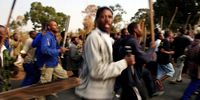 May 20, 2008. A mob on the rampage in Ramaphosa. Johannesburg. Picture: JAMES OATWAY. *****NO ARCHIVING, NO SYNDICATION*****