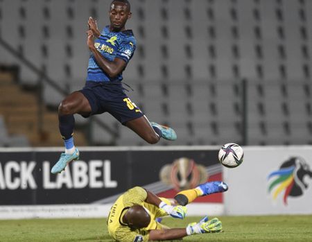 Sharpshooting Peter Shalulile surges closer to Collins Mbesuma’s 17-year scoring record