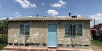 An asbestos roofed house in Dihlabeng, Free State on 12 November 2020. The hazardous roof was supposed to be replaced in 2014 but to date that has not happened despite money having left the Free State Human Settlements department. Photo: Felix Dlangamandla<br>