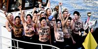 epa10327471 Members of feminist activist group, Femen protest on a boat on the Spree river marking International Day for the Elimination of Violence against Women in Berlin, Germany, 25 November 2022  EPA-EFE/FILIP SINGER