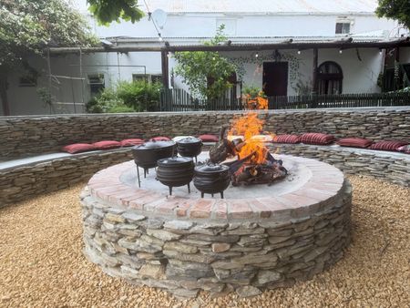 A boma under an old oak in the Karoo — for another old oke