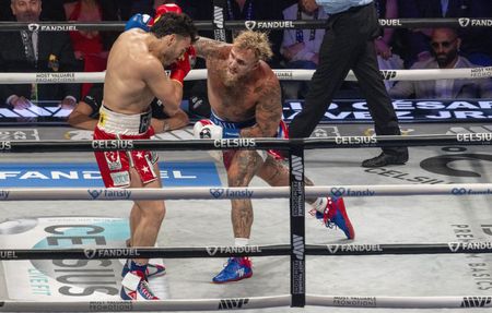US arrests, seeks to deport Mexican boxer Julio Cesar Chavez Jr