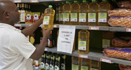 Zimbabweans fear return of 2008 economic strife