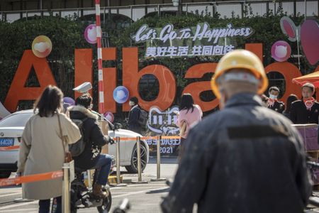 Alibaba Jumps as Much as 9.1% in Hong Kong in Broad Tech Rebound